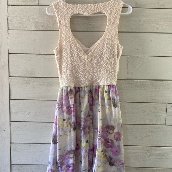 Dress - Picture 2 of 3